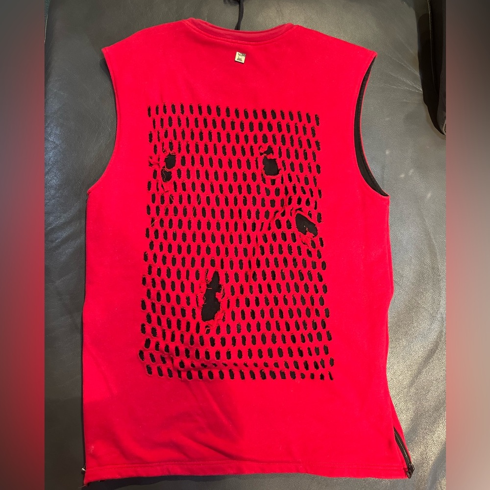 Distressed sleeveless shirt. Brand Fortè